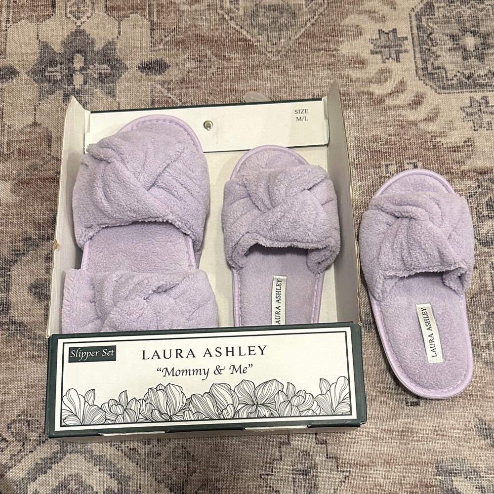 New Laura Ashley Lilac Mommy & Me Slipper Set sz M/L